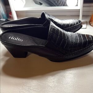 Rialto Black Slip-On Loafers with Croc-Embossed Finish